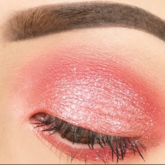 Kara Beauty Liquid Eye Shadow Villian NEW - Picture 2 of 4